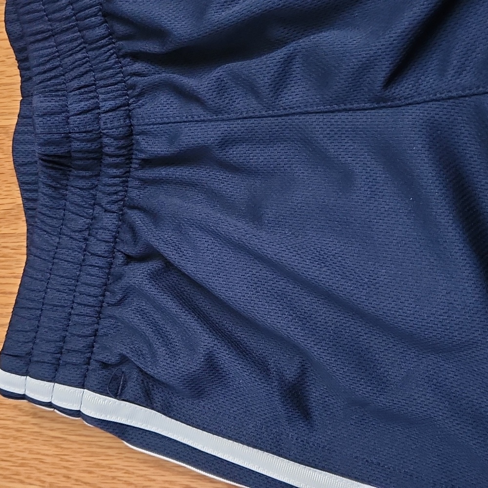Adidas regular fit coupe standard shorts, size small (8) - Picture 5 of 16
